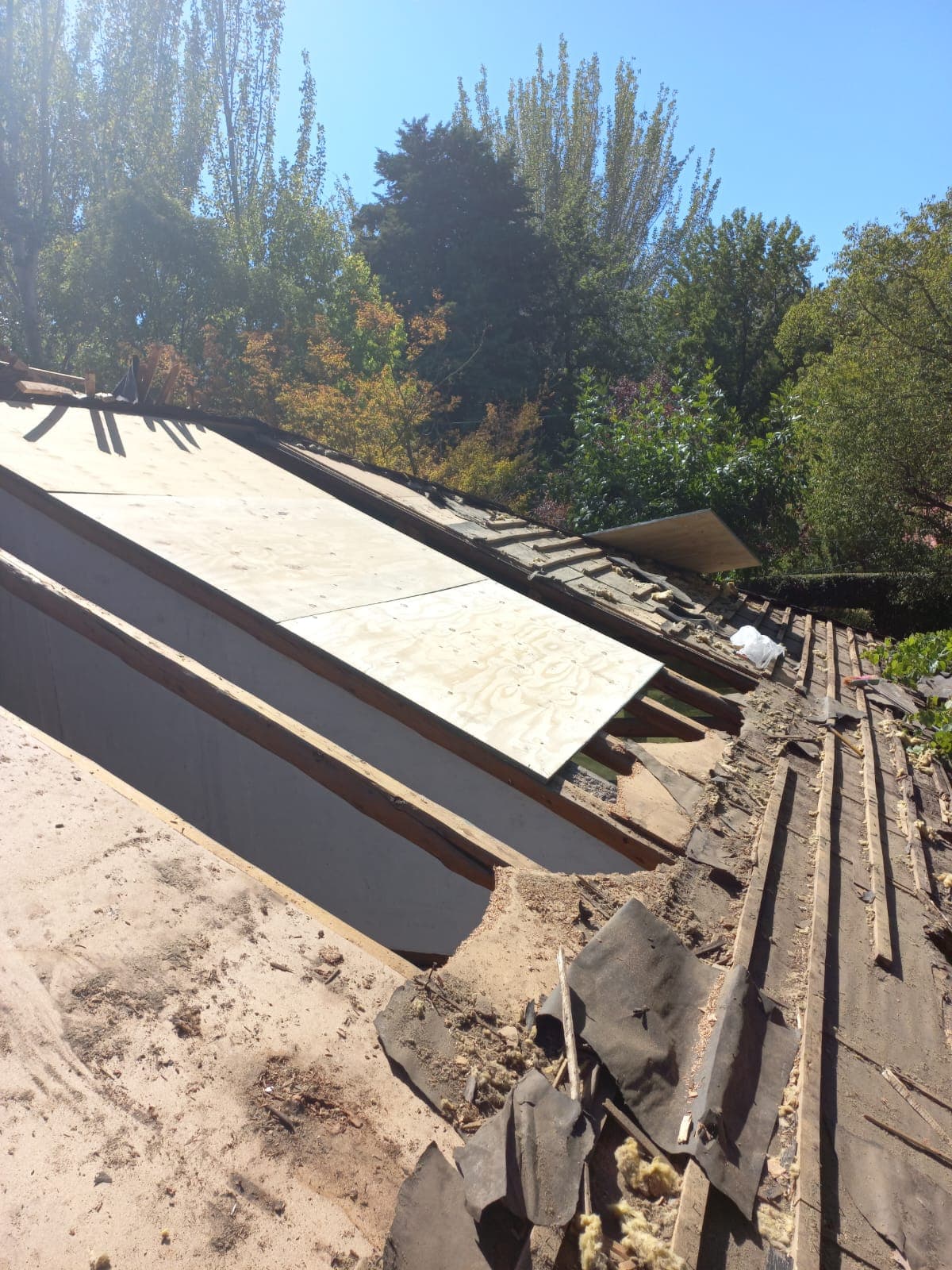 Reparación de cubierta de chapa y zinguería industrial en Mendoza